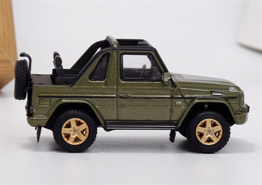 GCD Mercedes benz G500 two-door short-wheelbase convertible off-road with roof comes with 4 tires green LHD 1:64 Car Pre-built Model view2