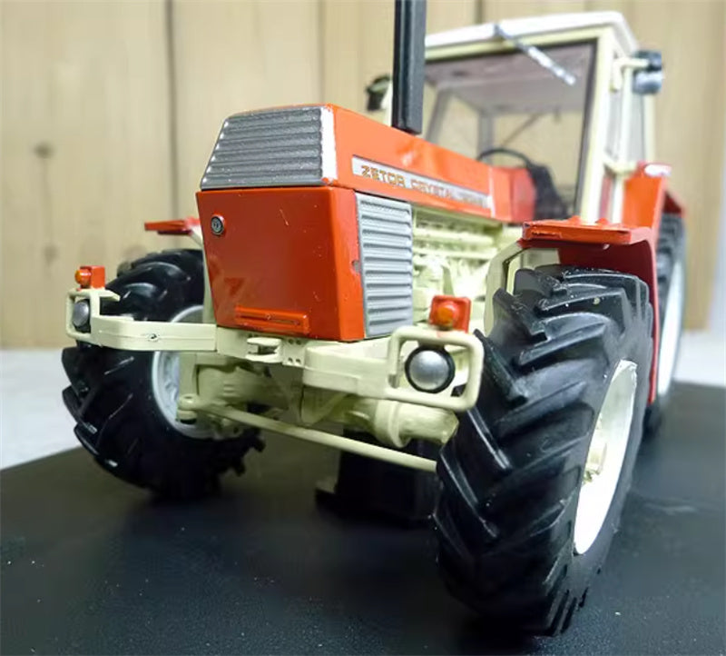 Universal Hobbies Zetor Crystal 12045 agricultural tractor Museum Edition Orange red 1:32 Truck Pre-built Model