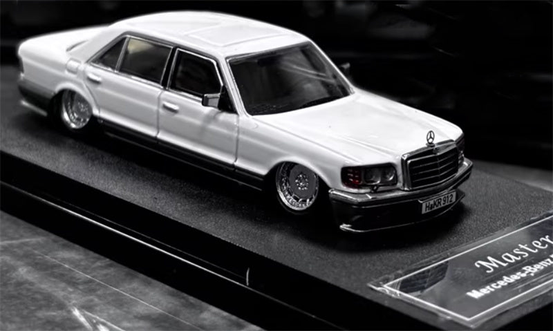 Master Mercedes Benz 560SEL W126 white Low lying version 1:64 Car Pre-built Airliner Model Display view4