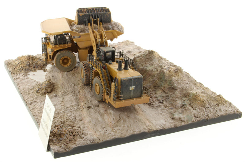 CATERPILLAR 994K Wheel Loader & 797 Mining Truck muddy scene set Limited Edition 1500PCS ONLY 1:125 Truck Pre-built Model