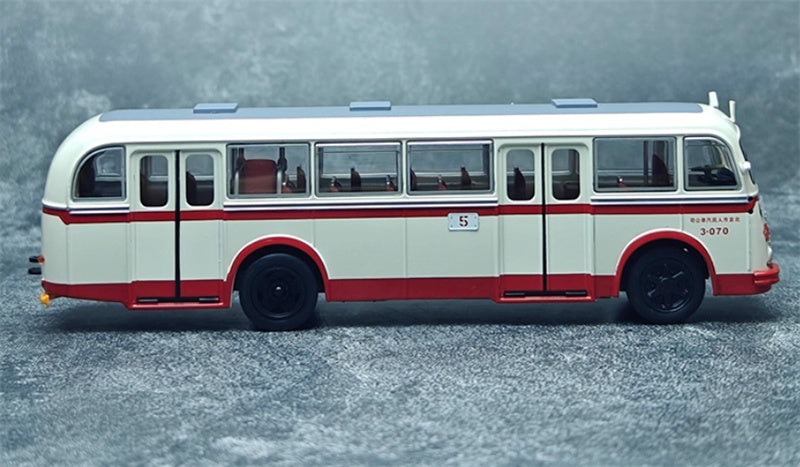 Beijing Public Transport Skoda 760RO single machine route 5 1:64 Bus Pre-built Model view2