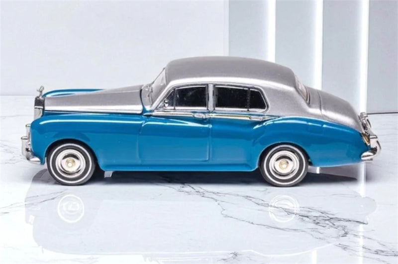 GFCC 1965 Rolls Royce Silver Cloud III classic car Silver Blue Double LHD 1:64 car Pre-built Model view4