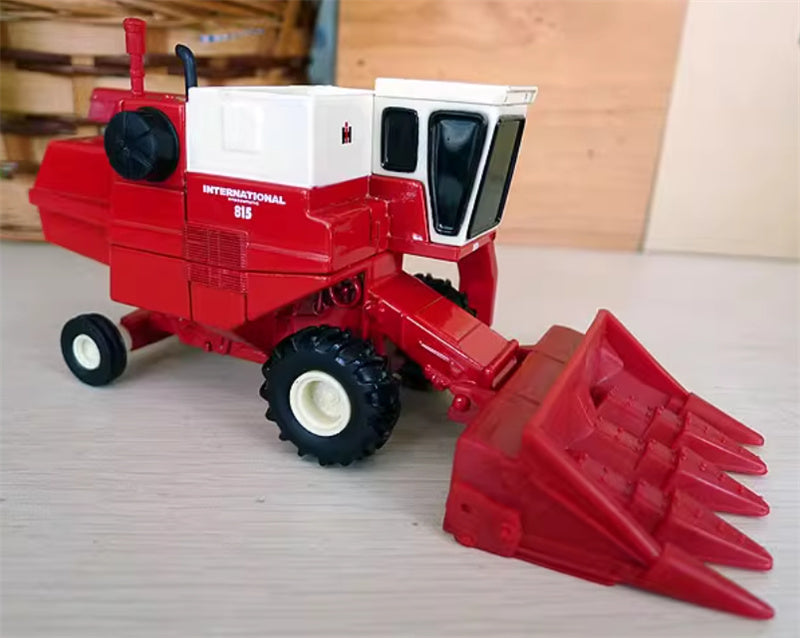 ERTL IH International 815 agricultural Combine Red out of print 1:64 Truck Pre-built Model