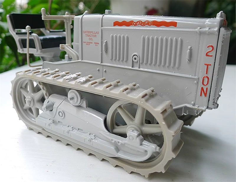 Norscot cat 2-TON tracked classical agricultural tractor Light gray 1:16 Truck Pre-built Model