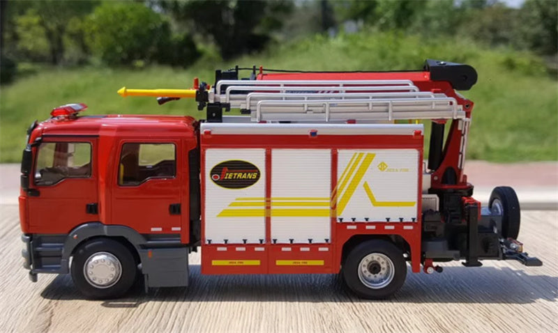 JIEDA Man Urban Main Battle Fire Truck Red 1:43 Truck Pre-built Model
