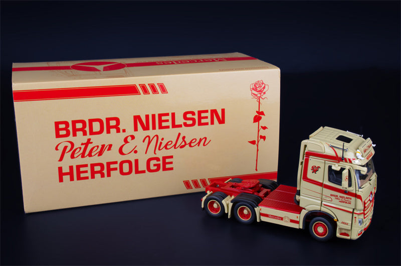 IMC Mercedes Benz ACTROS STREAMSPACE 6X4  PETER E. IELSEN Open door style 1/50 Truck Pre-built Model