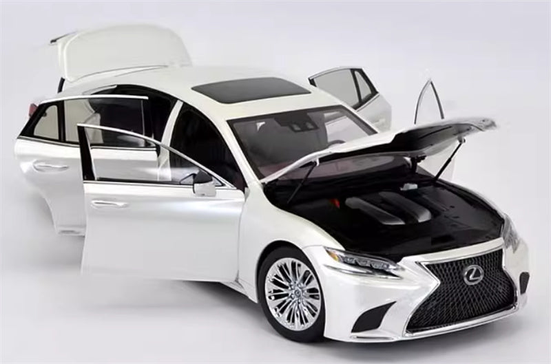 AUTOART LEXUS LS500H Fully open milky white 1:18 Car Pre-built Model view8