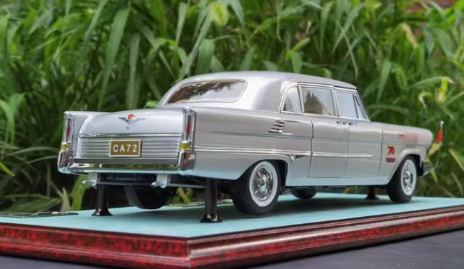 Century Dragon Hongqi CA72 70th Anniversary Edition silver 1:18car Pre-a Model