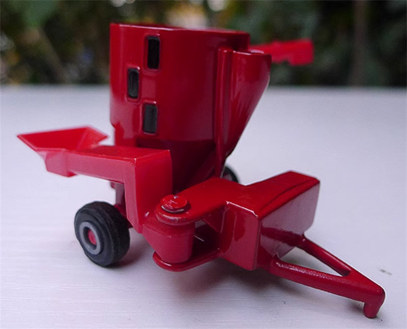 ERTL Case Grinder Mixer red 1:64 Truck Accessories Pre-built Model