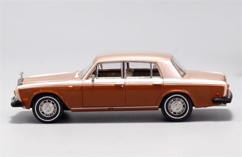 GFCC 1979 Rolls Royce Silver Shadow II Luxury Classic Car Gold Limited Edition 499PCS ONLY 1:64 car Pre-built Model view3