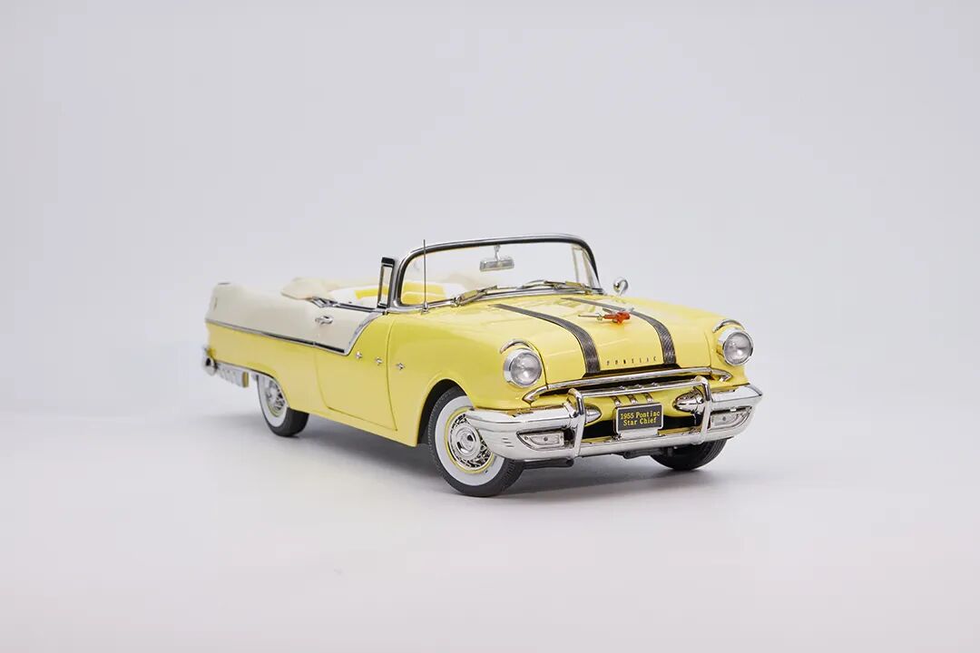 Sun Star 1:18 1955 Pontiac Star Chief Open Convertible diecast model yellow