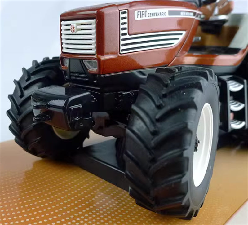Universal Hobbies FIAT Centenario Concept New Holland Autonomous Agricultural Tractor Red 1:32 Truck Pre-built Model
