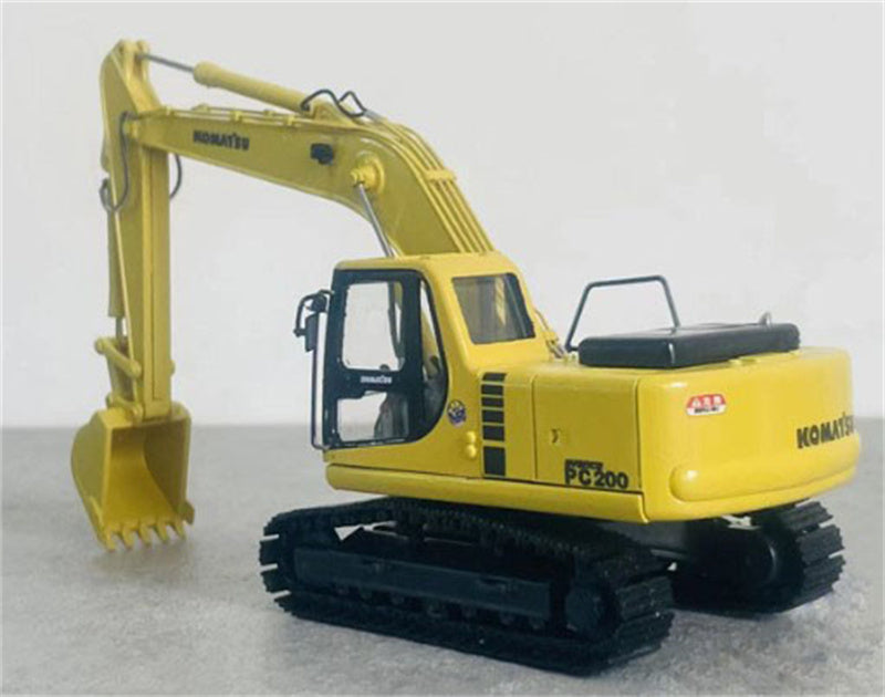KOMATSU PC200-6 Excavating Machinery 1/50 DIECAST Truck Lorry