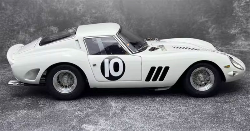 CMC Ferrari 250 GTO Tourist Trophy Goodwood 1962 Graham #10 white Right hand drive Limited Edition 2200PCS ONLY 1:18 Car Pre-built Model view3