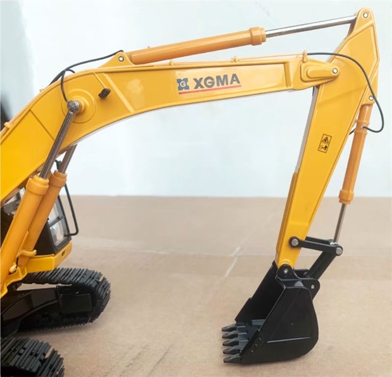 XGMA XG836 New Excavator 1:35 Truck Pre-built Model