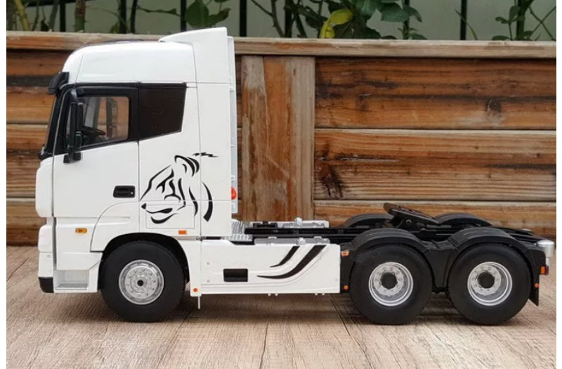 BAHMAN EMPPower Tractor Truck White 1:24 Truck Pre-built Airliner Model Display view3