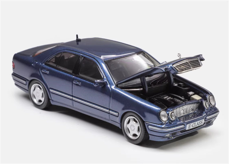 Max well Mercedes Benz E320 W210 6th Generation E-Class Metallic Blue 1:64 Car Pre-built Airliner Model Display view1