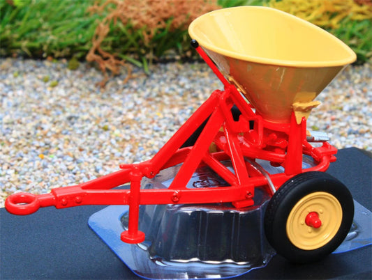 Universal Hobbies Vicon Serie B 75 Trailed fertilizer Pendulum Spreader 1:32 Truck Pre-built Model