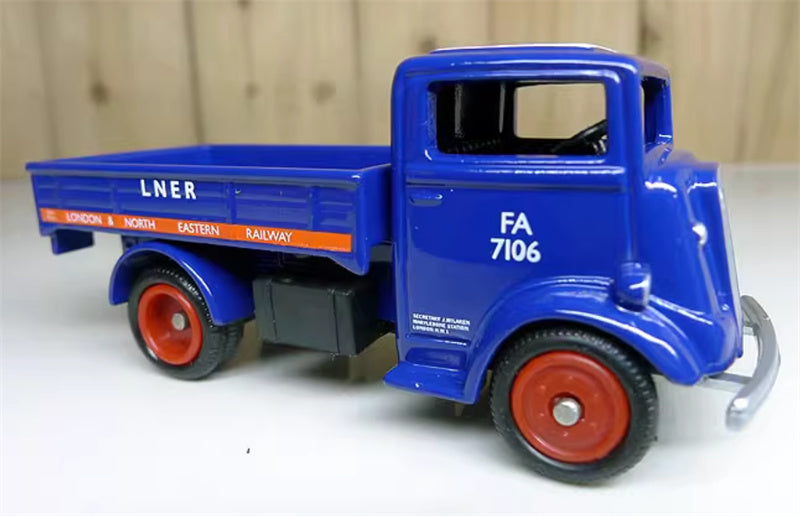 CORGI 7V Truck LNER dark blue 1:76 Truck Pre-built Model