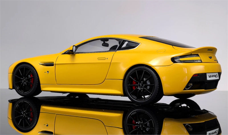 AUTOART Aston Martin V12 Vantage S 2015 yellow 1:18 Car Pre-built Model view4