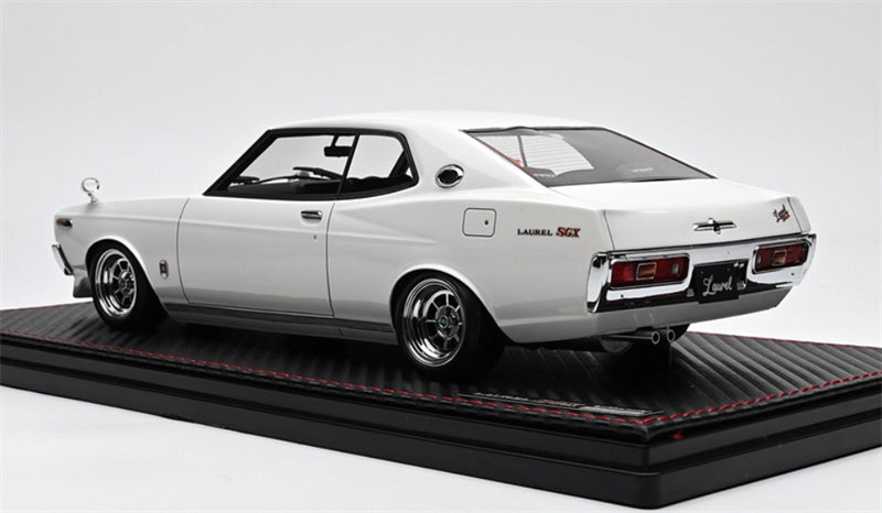 IGNITION MODEL Nissan Laurel 2000SGX C130 White 1:18 Car Pre-built Model view4