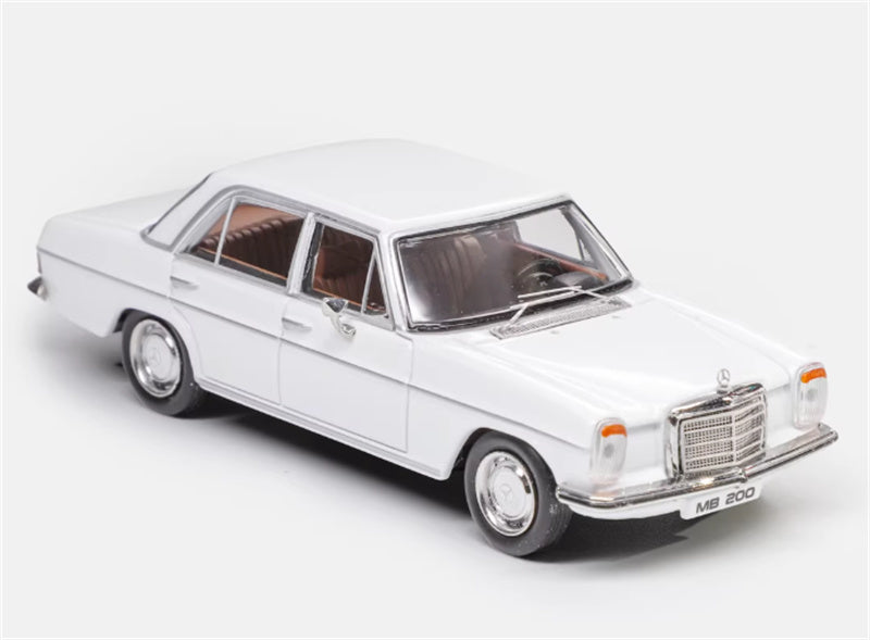 Max well Mercedes Benz 200 W114 Pearlescent white 1:64 Car Pre-built Airliner Model Display view4