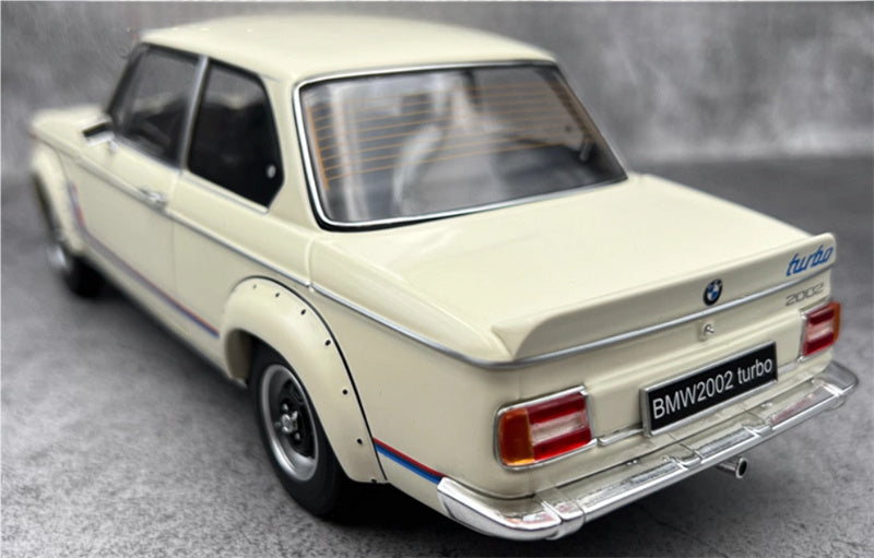 Kyosho Bmw 2002 Turbo White 1:18 Car Pre-built Model view3