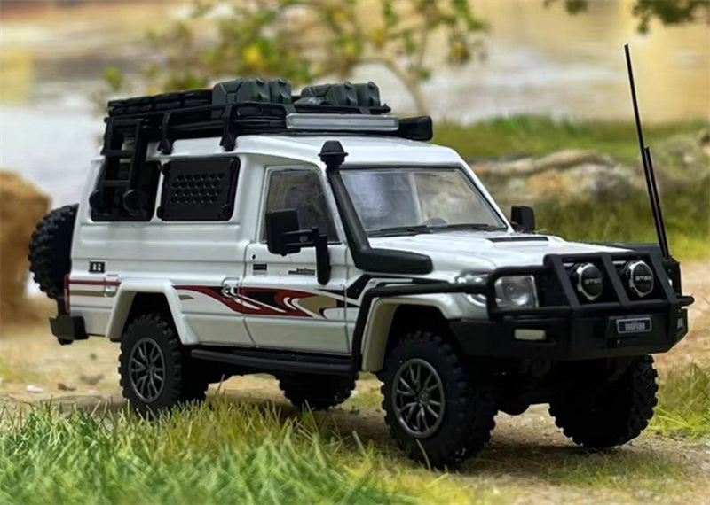 Autobots Models Toyota Land Cruiser LC78 J70 Off road modified version of personnel carrier White embossed version 1:64 Truck Pre-built Model view3