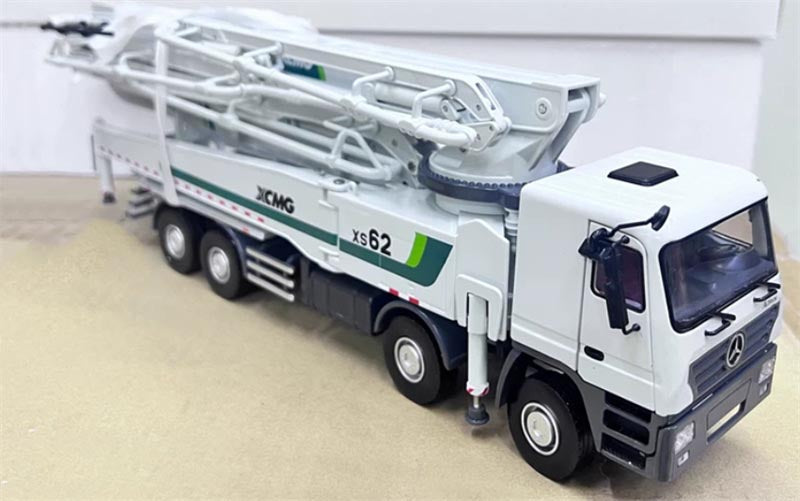 1:35 Mercedes-Benz  SX62 XCMG  White Diecast Model