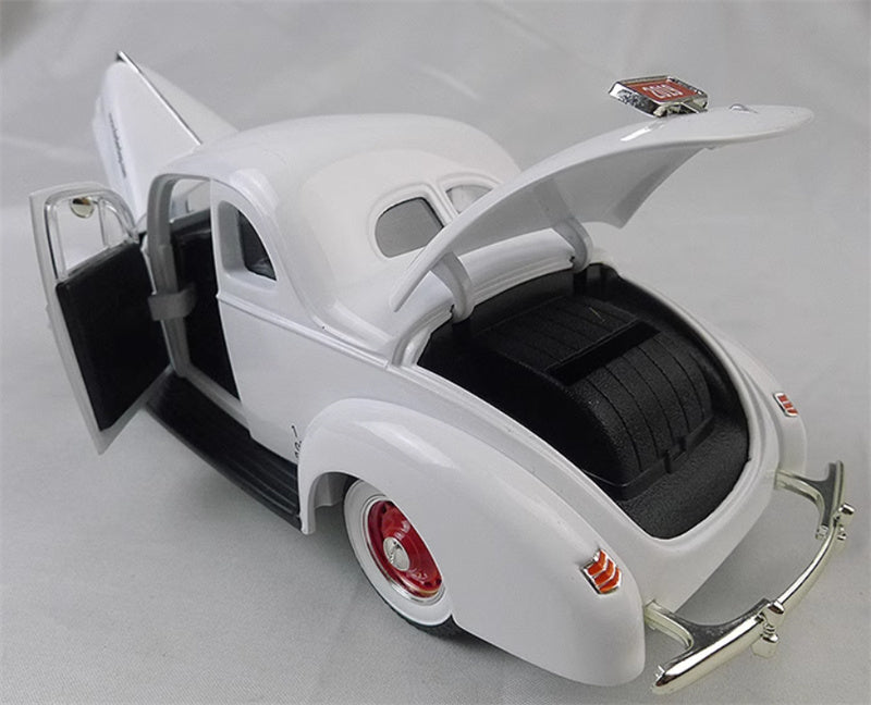 SpecCast Farber Bag 1940d Vintage Car white Limited Edition 500PCS ONLY 1:25 Car Pre-built Model