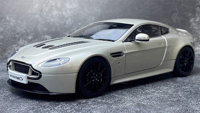 AUTOART Aston Martin V12 Vantage S 2015 Silver 1:18 Car Pre-built Model view1