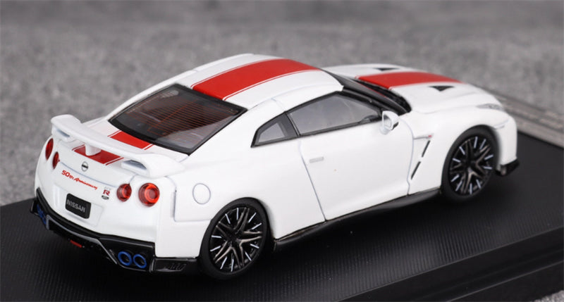 MOTORHELIX Nissan GT-R R35 50th Anniversary Edition White Limited Edition 999PCS ONLY 1:64 Car Pre-built Model view5