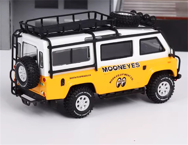 Master Land Rover Defender Van MOONEYES Painting with accessories 1:64 Car Pre-built Airliner Model Display view3