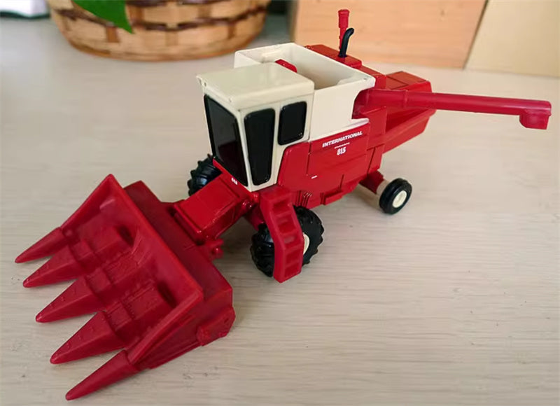 ERTL IH International 815 agricultural Combine Red out of print 1:64 Truck Pre-built Model