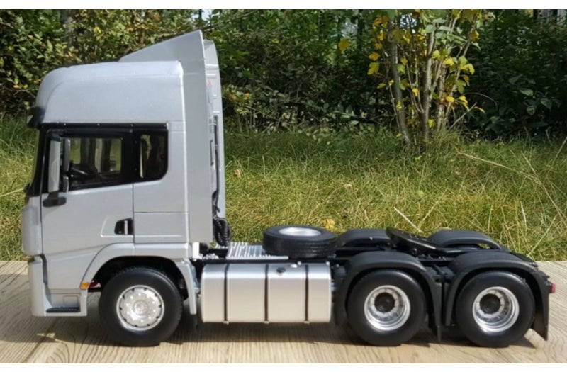 SHACMAN Delong X5000 Tractor silver 1:24 Truck Pre-built Airliner Model Display view3