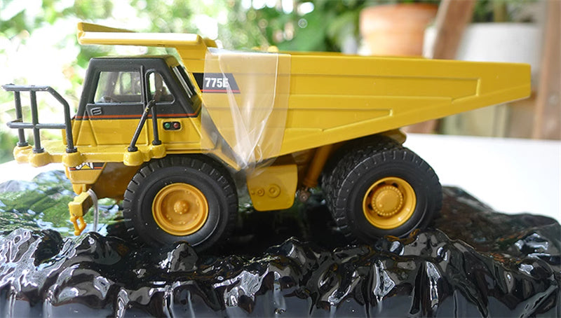 Norscot cat 775E Off Highway Truck yellow 1:64 Truck Pre-built Model