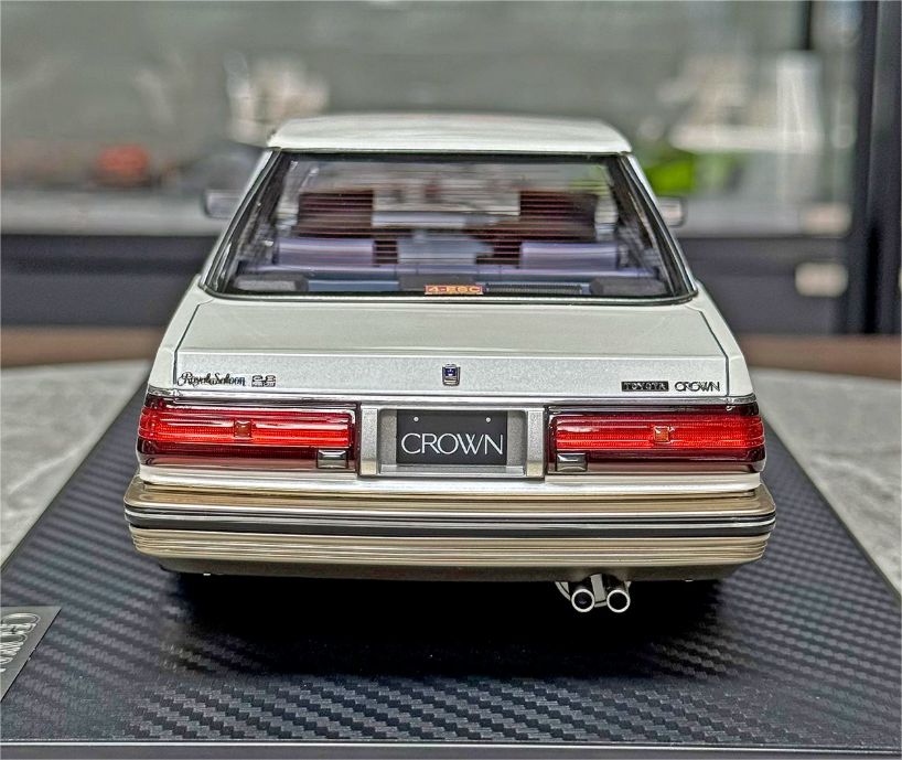 1:18 Toyota Crown G (120)  white  IGNITION MODEL 2.8 Silver Wheel Resin car Model