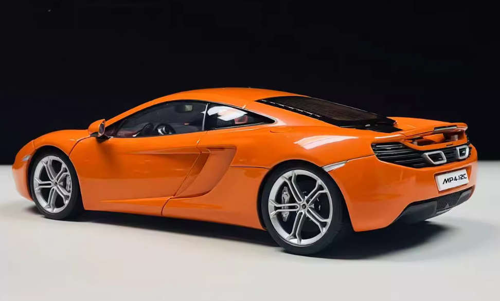 AUTOART McLaren MP4-12c Orange 1:18 Car Pre-built Model view4
