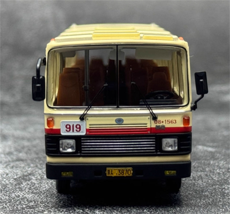 Beijing Public Transport Huanghai DD6111CT Single Machine 919 Black Wheel bus 1:64 Bus Pre-built Model view6