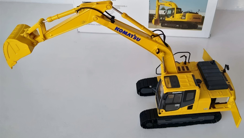 1:43 PC200-8MO w/ non-slip mat KOMATSU DIECAST Model