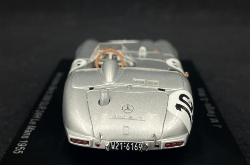 Spark Mercedes Benz 300 SLR #19 24H Le Mans 1955 J.M.FANGIO silver 1:43 Model view6