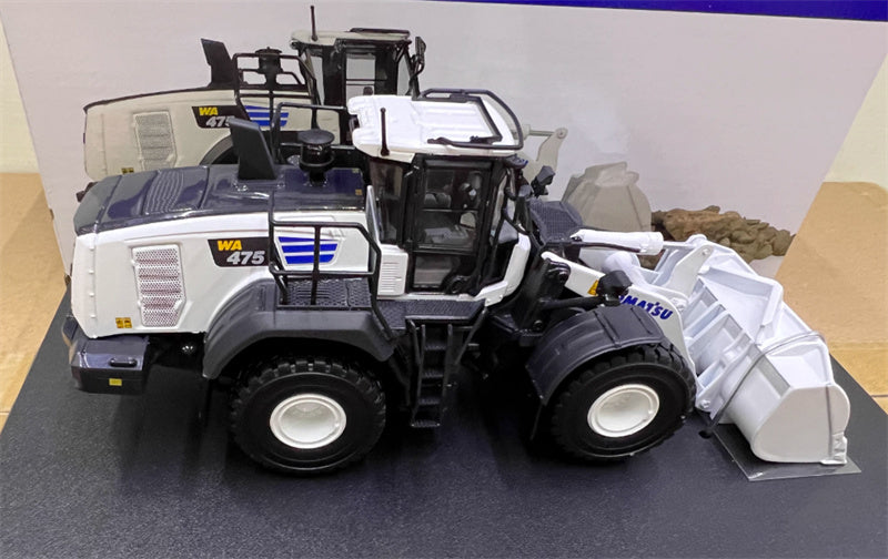 Universal Hobbies Komatsu WA475-10 Wheel loader white Limited Edition 750PCS ONLY 1:50 Truck Pre-built Model