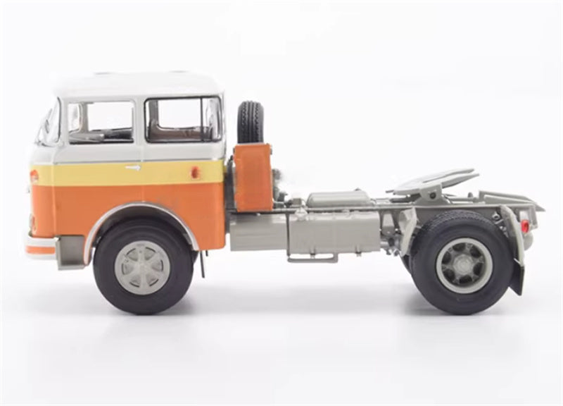 Modimio Skoda 706-RTTN tractor 1:43 Truck Pre-built Airliner Model Display view3