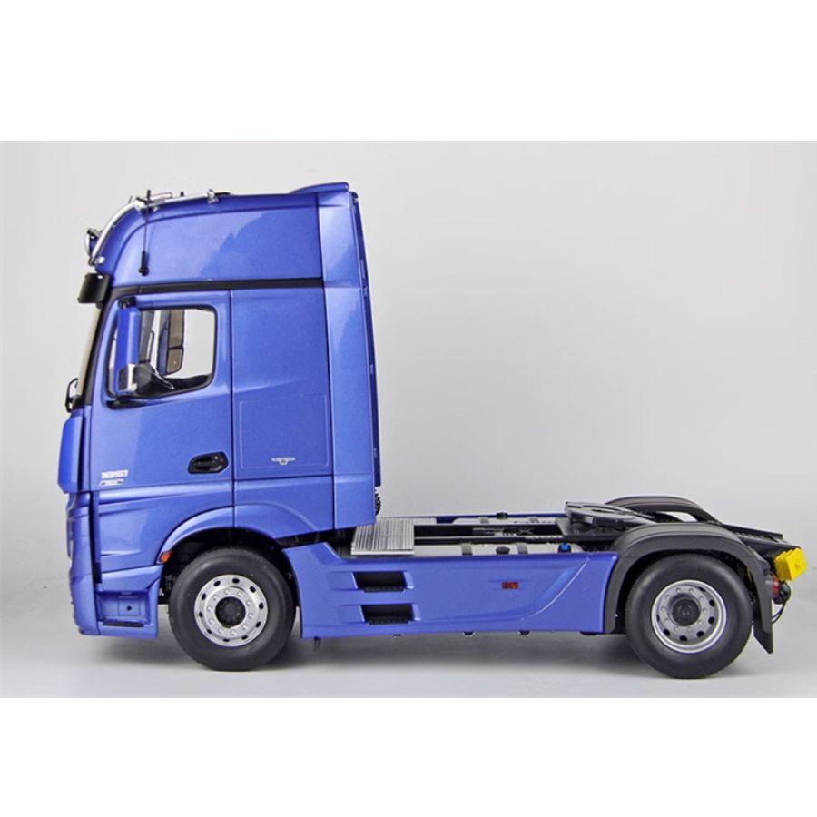 NZG Mercedes Benz ACTROS FH25 GIGASPACE 4X2 Truck Lorry Tractor blue 1:18 DIECAST Truck Lorry