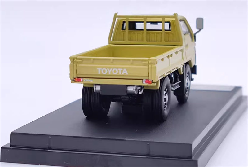 Master Toyota DYNA light truck Mud yellow left hand drive 1:64 Truck Pre-built Airliner Model Display view4
