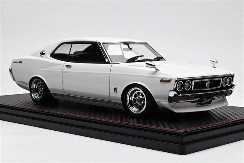 IGNITION MODEL Nissan Laurel 2000SGX C130 White 1:18 Car Pre-built Model view5