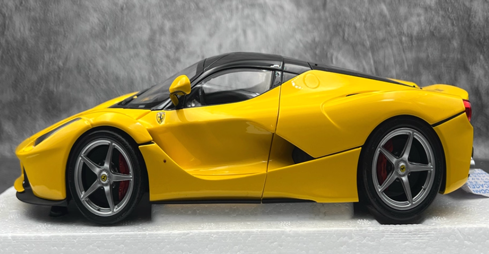BBR MODELS Ferrari LaFerrari yellow hardtop 1:18 Car Pre-built Model view5