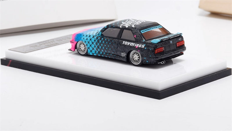 ScaleMini BMW M3 first generation E30 low slung sports car Electric pink black coating Limited Edition 499PCS ONLY 1:64 Car Pre-built Model view3