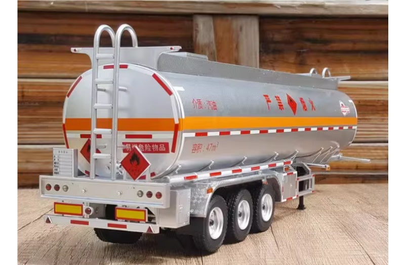 Sinotruk SITRAK oil tanker truck White mangao 1:36 Truck Pre-built Airliner Model Display view4