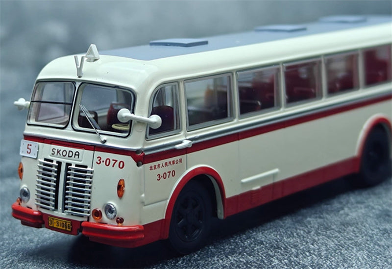 Beijing Public Transport Skoda 760RO single machine route 5 1:64 Bus Pre-built Model view3